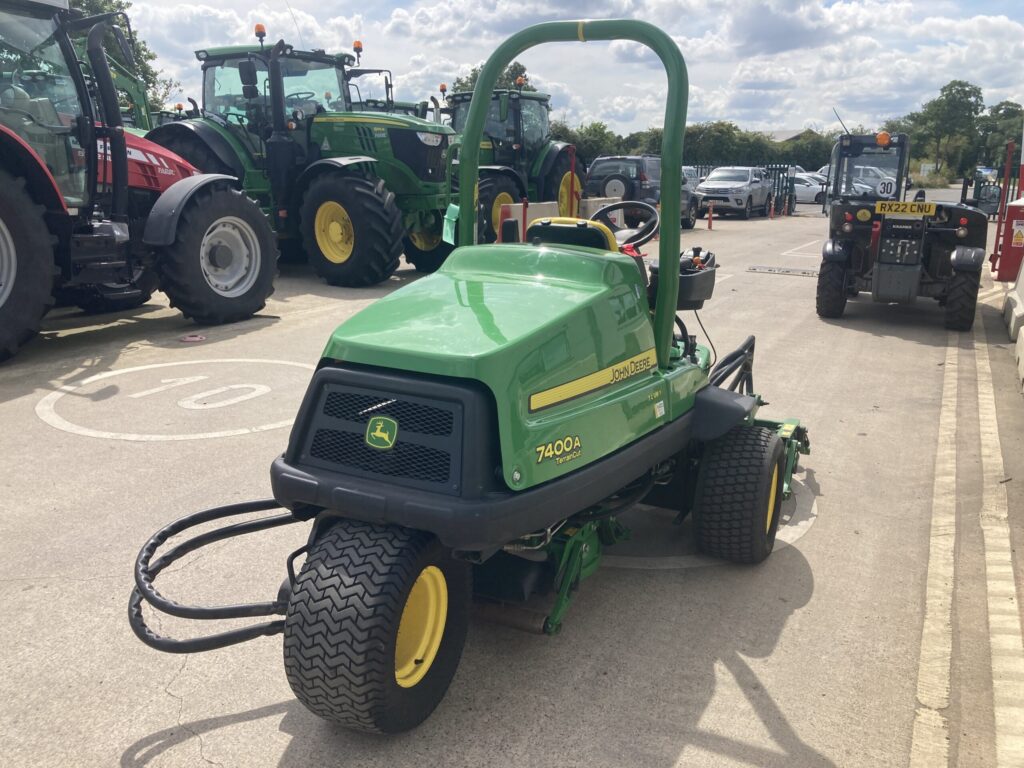 JD 7400A triple rotary mower - Image 5