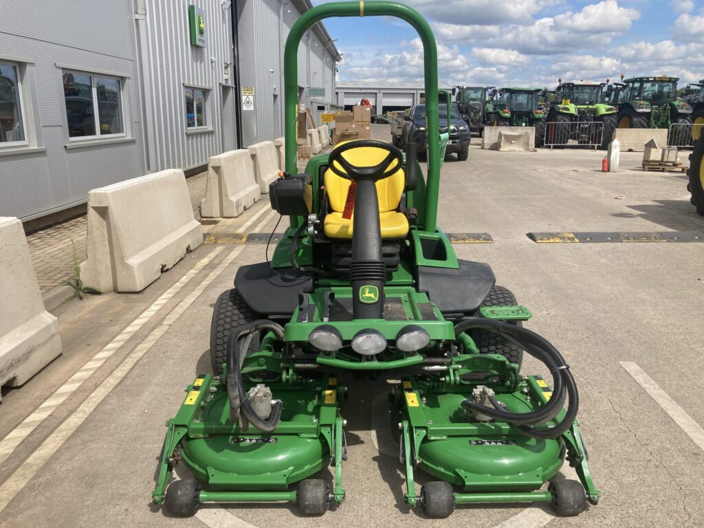 JD 7400A triple rotary mower - Image 8