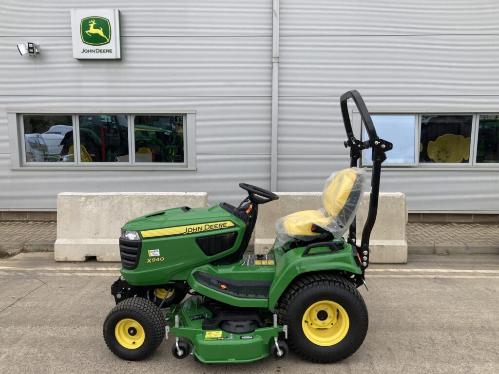 John Deere X940 ride on rotary mower - Image 2
