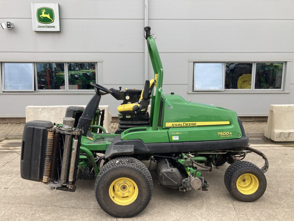 John Deere 7500AE light weight fairway mower - Image 2