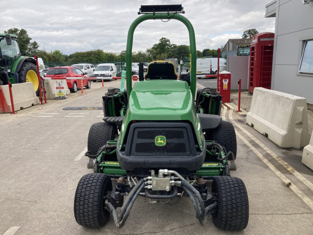John Deere 7500AE light weight fairway mower - Image 4