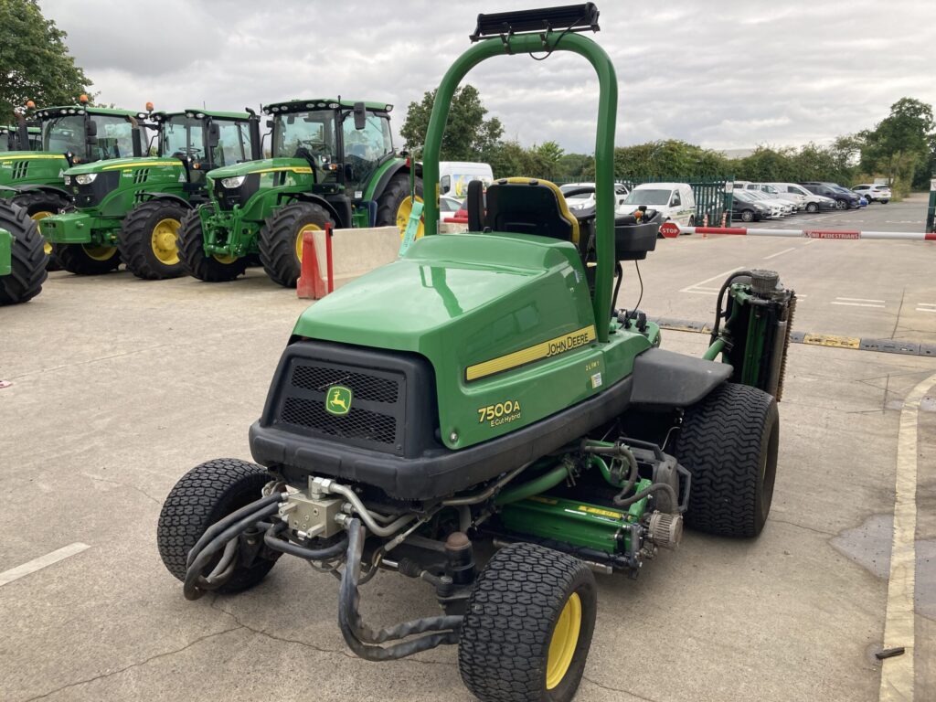 John Deere 7500AE light weight fairway mower - Image 5