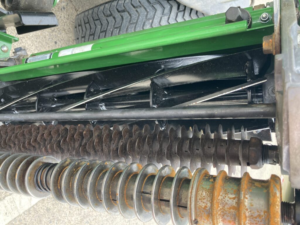 John Deere 7500AE light weight fairway mower - Image 9