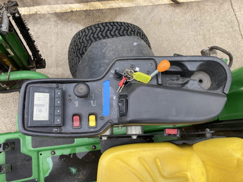 John Deere 7500AE light weight fairway mower - Image 12