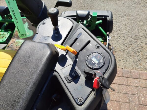 John Deere 2500EH greens triple mower - Image 12