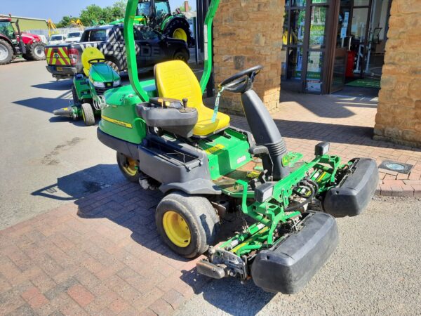 John Deere 2500EH greens triple mower - Image 3