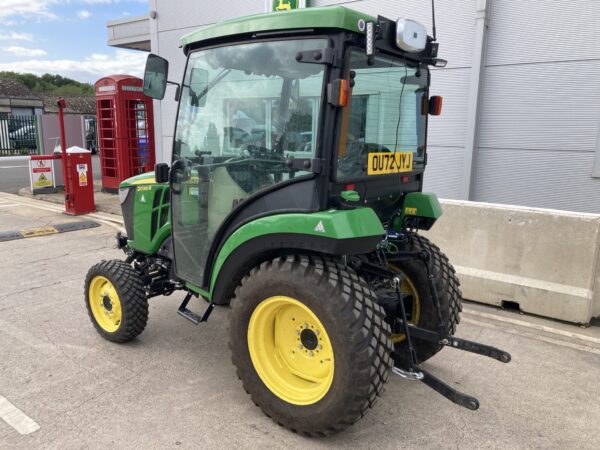 John Deere 2038R compact tractor - Image 3