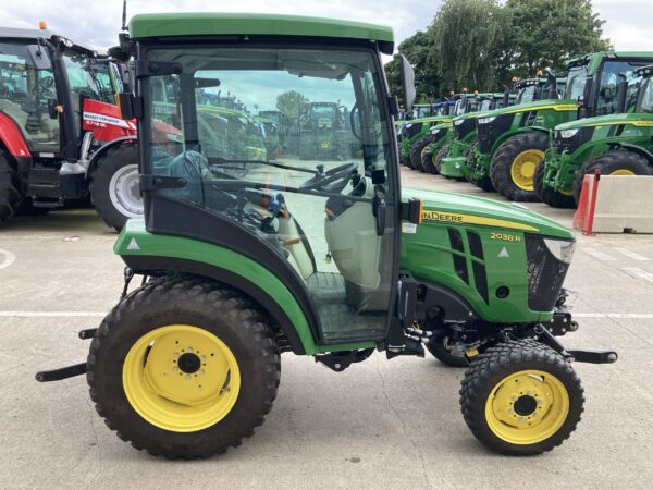 John Deere 2038R compact tractor - Image 6