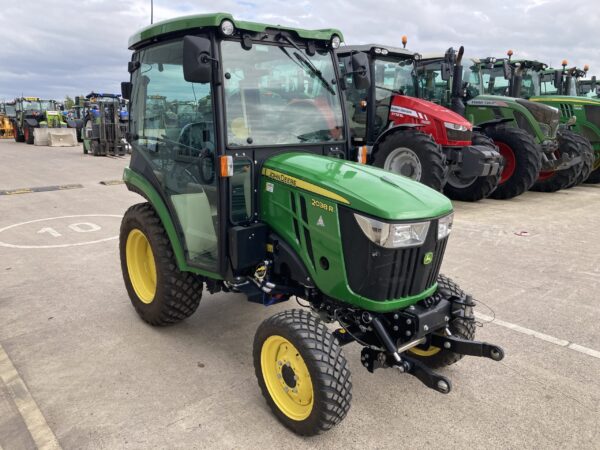 John Deere 2038R compact tractor - Image 7