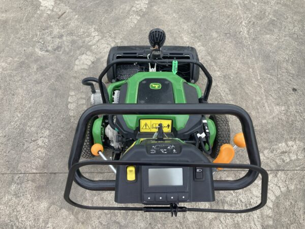 John Deere 225 E-cut walk behind electric greens mower - Image 4