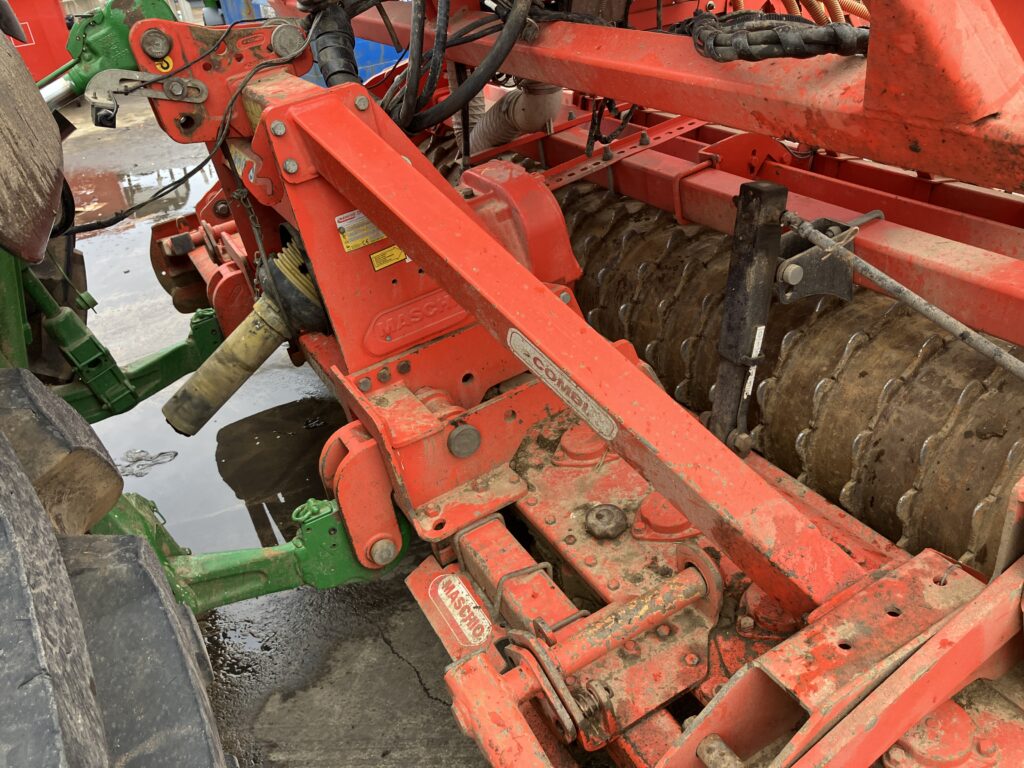 Maschio Alitalia 3mtr drill with 3mtr Power Harrow - Image 9