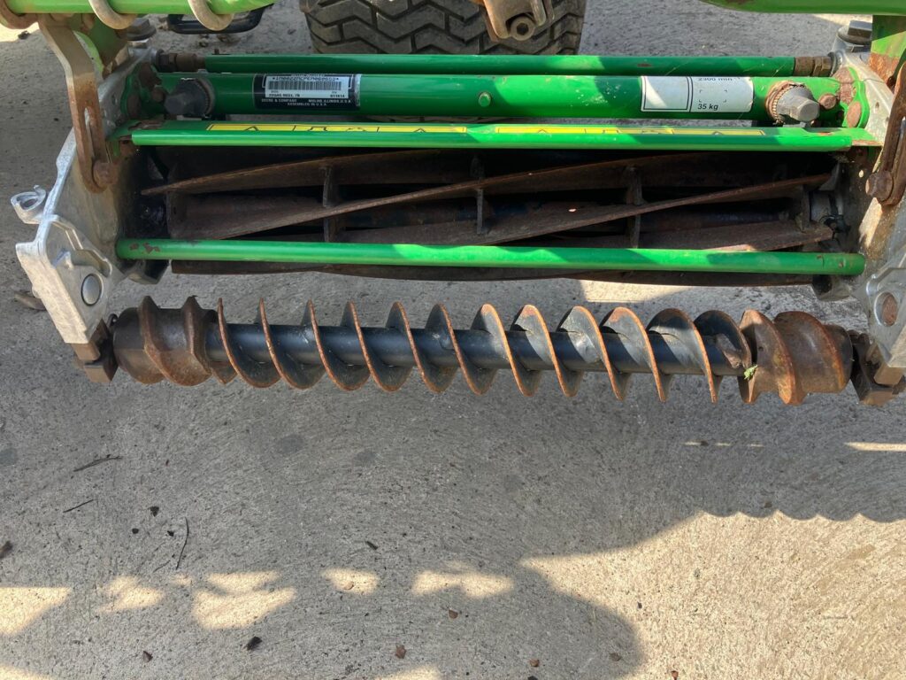 John Deere 7500AE fairway mower - Image 5