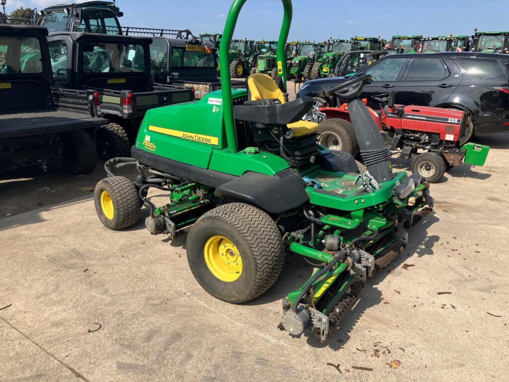 John Deere 7500AE fairway mower