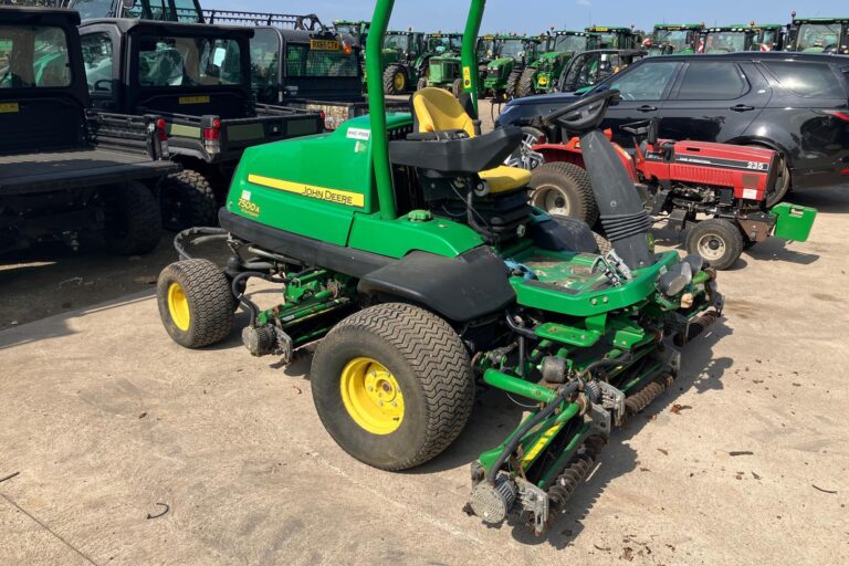 John Deere 7500AE fairway mower