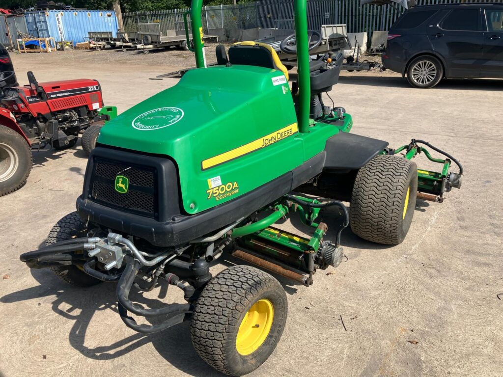 John Deere 7500AE fairway mower - Image 3