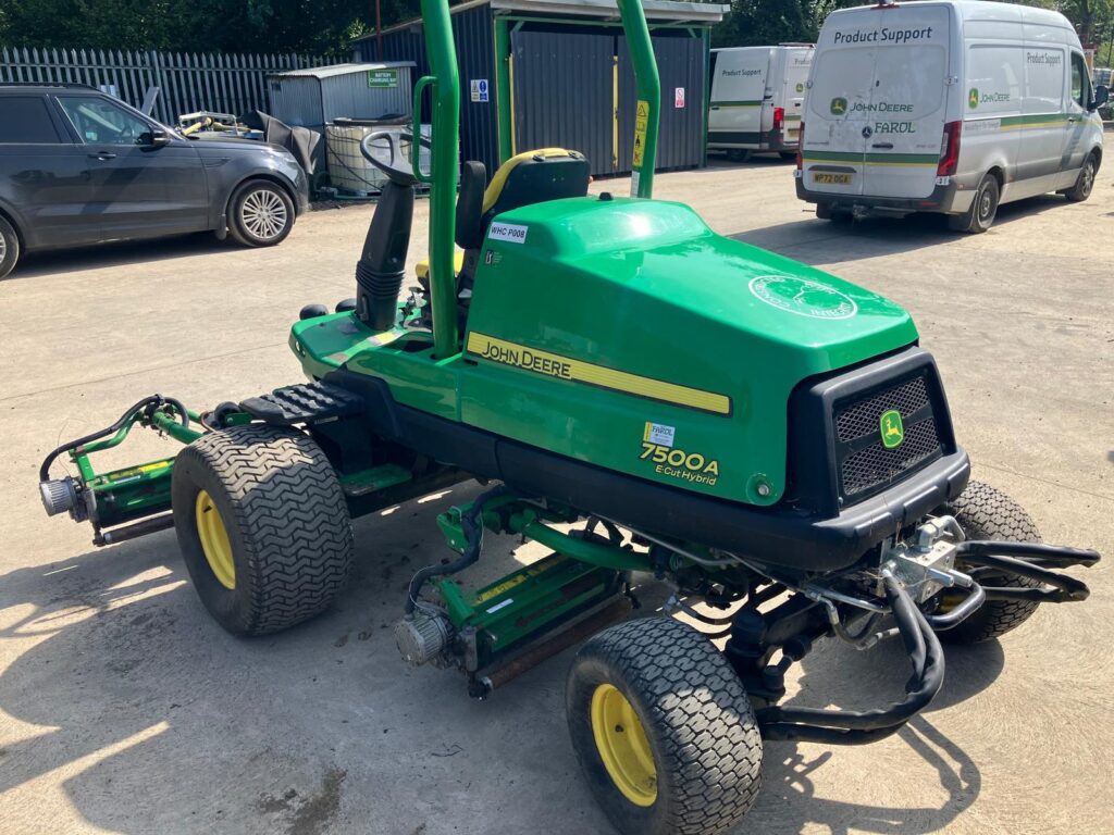 John Deere 7500AE fairway mower - Image 4