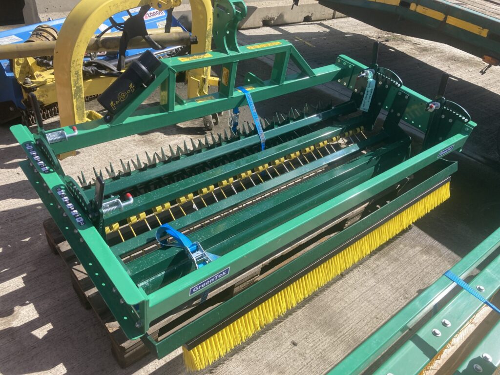 Greentek 1.8m Quattro Quick turf groomer - Image 2
