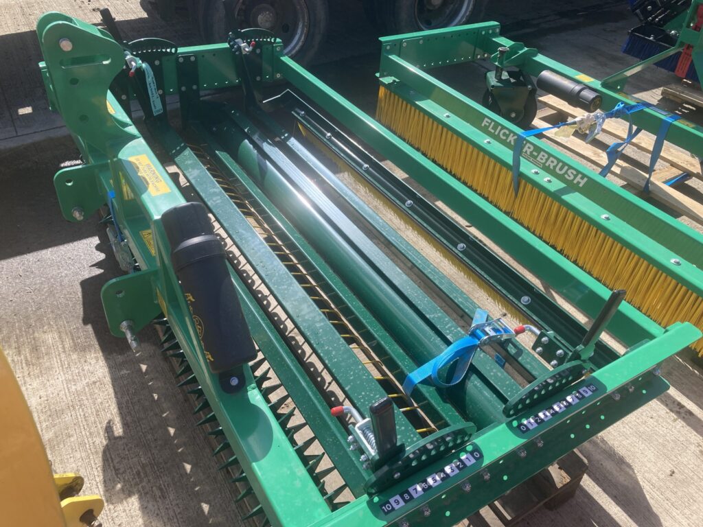Greentek 1.8m Quattro Quick turf groomer - Image 2