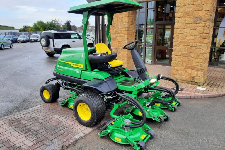 John Deere 8800A rotary mower