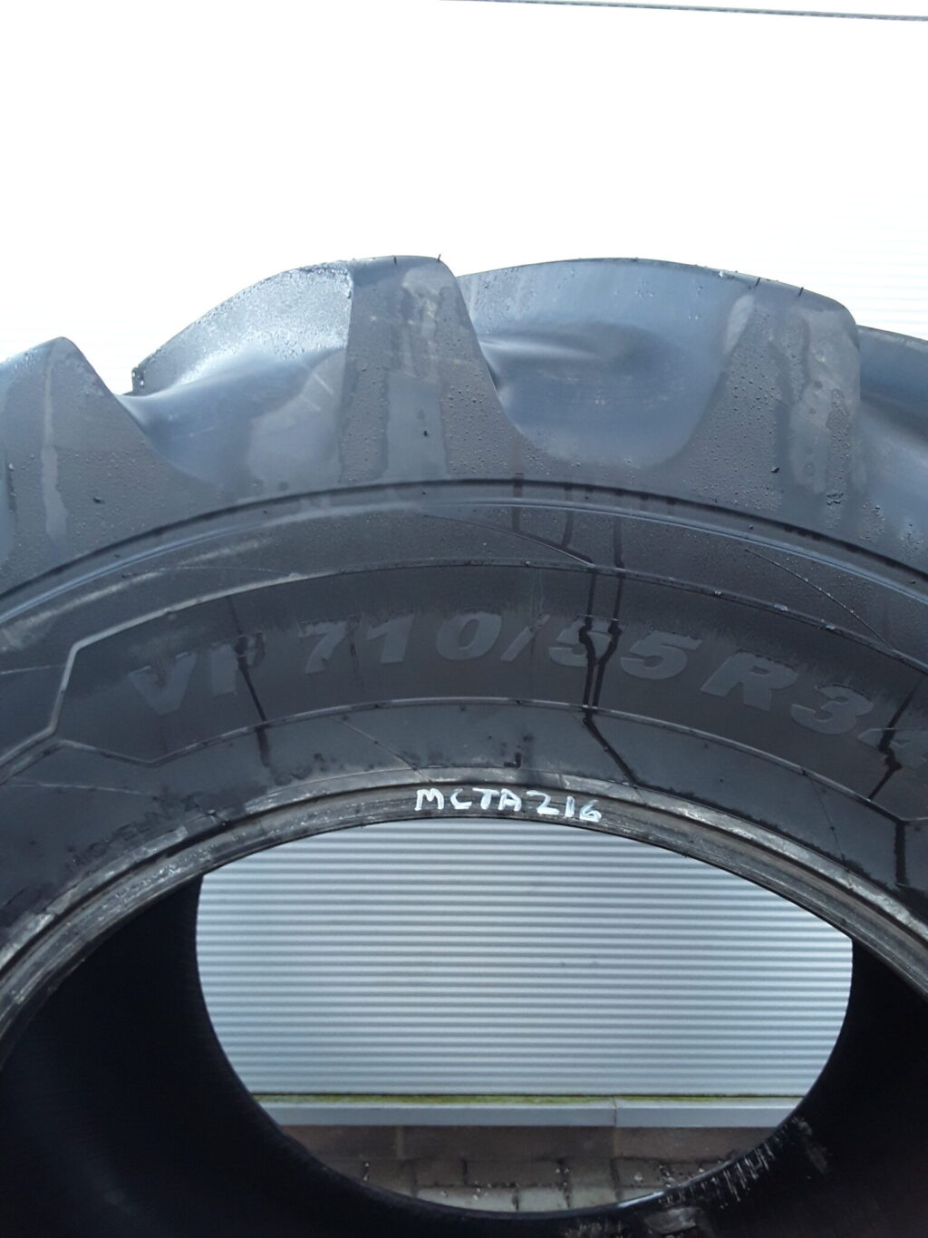 Michelin AxioBib 2 VF710/55X34 - Image 2