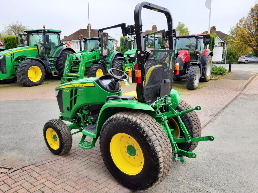 John Deere 3046R compact tractor - Image 3
