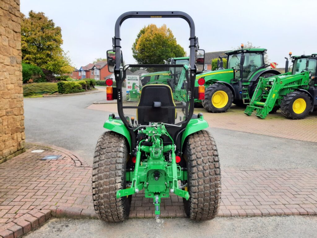John Deere 3046R compact tractor - Image 5