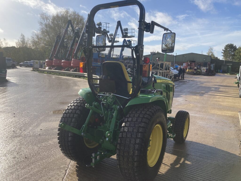 John Deere 3046R compact tractor - Image 5