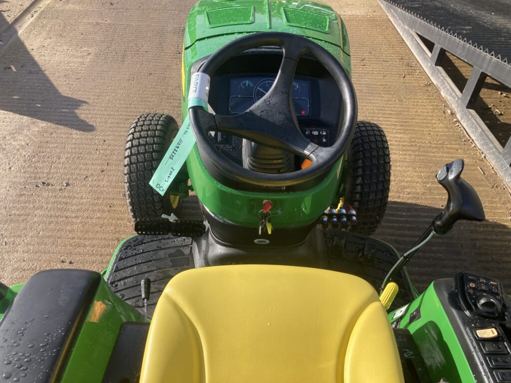 John Deere 3046R compact tractor - Image 8
