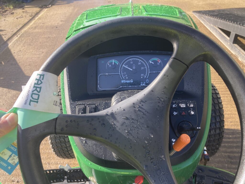 John Deere 3046R compact tractor - Image 10