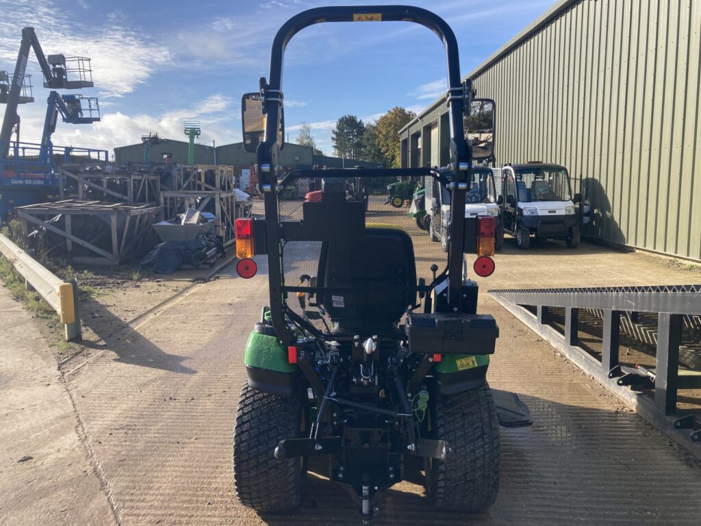 John Deere 1026R compact tractor - Image 4