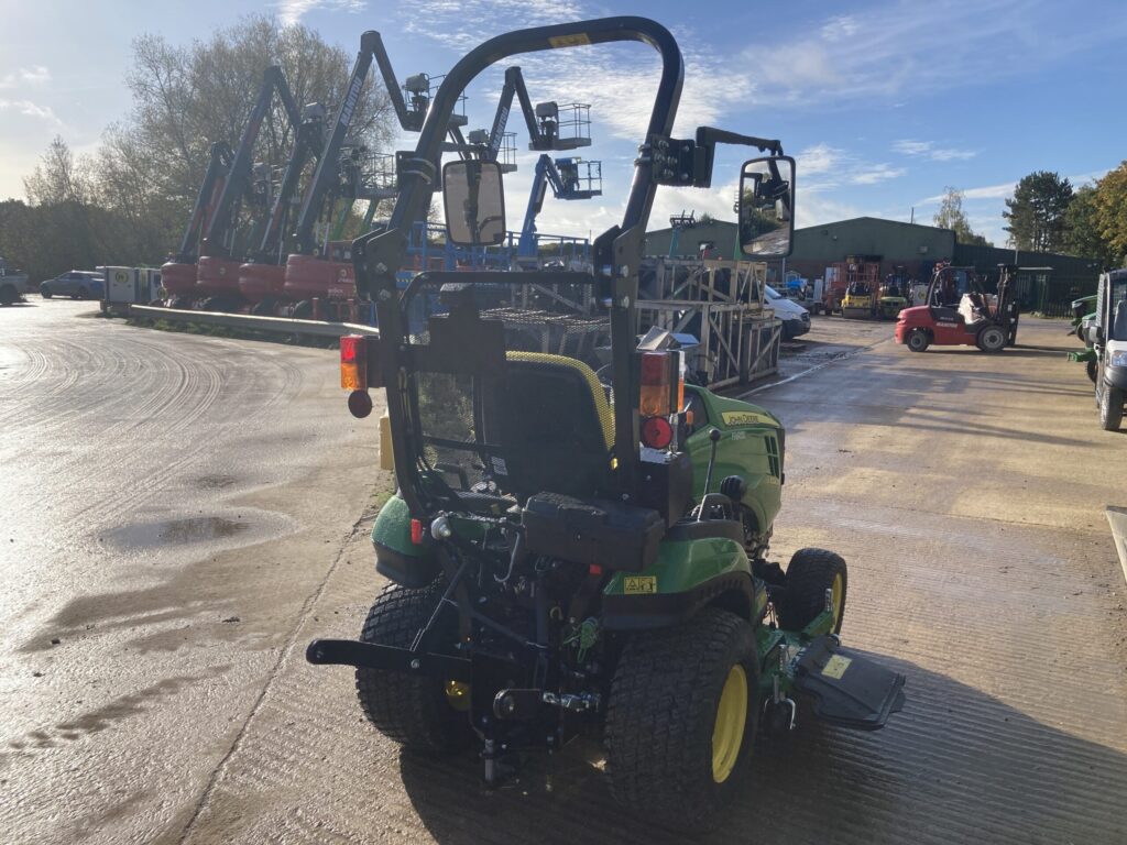 John Deere 1026R compact tractor - Image 5
