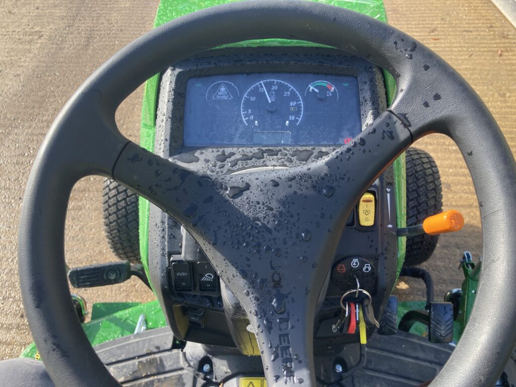 John Deere 1026R compact tractor - Image 10