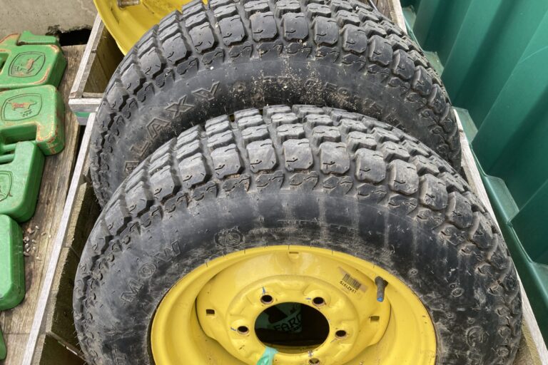 John Deere 3R compact tractor front wheels and tyres