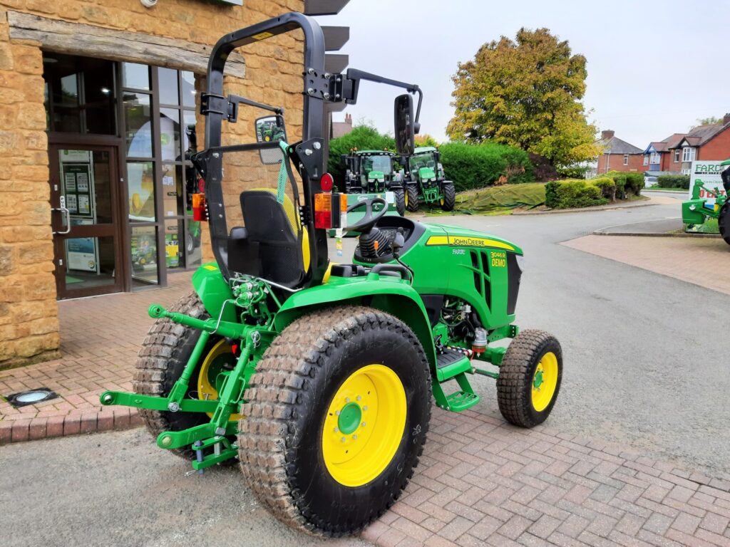 John Deere 3046R compact tractor - Image 9