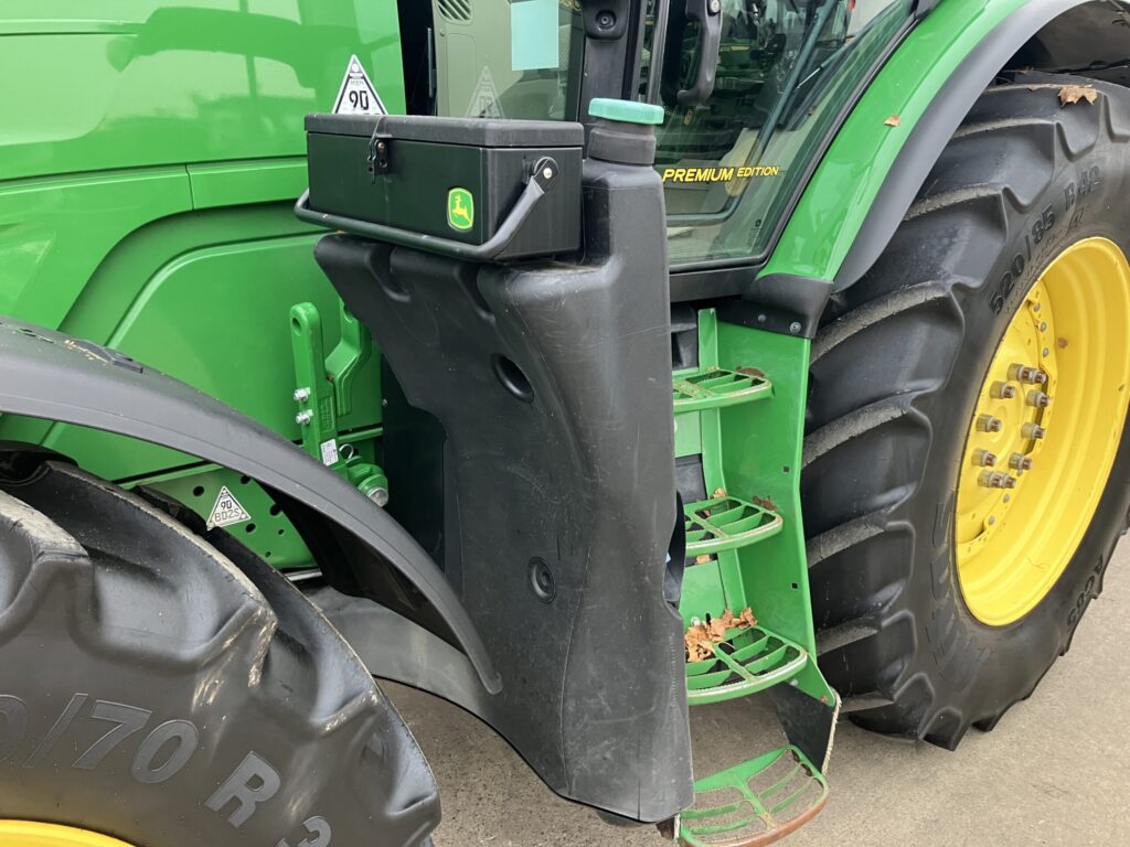 John Deere 6215R - Image 11