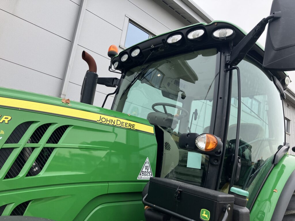 John Deere 6215R - Image 12