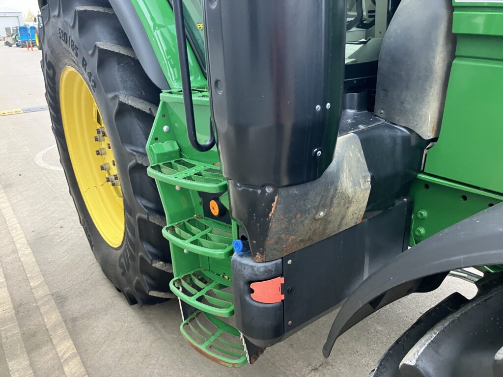 John Deere 6215R - Image 14