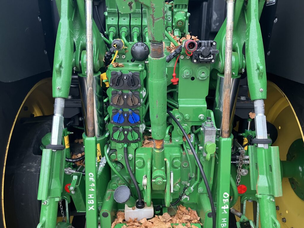 John Deere 6215R - Image 18