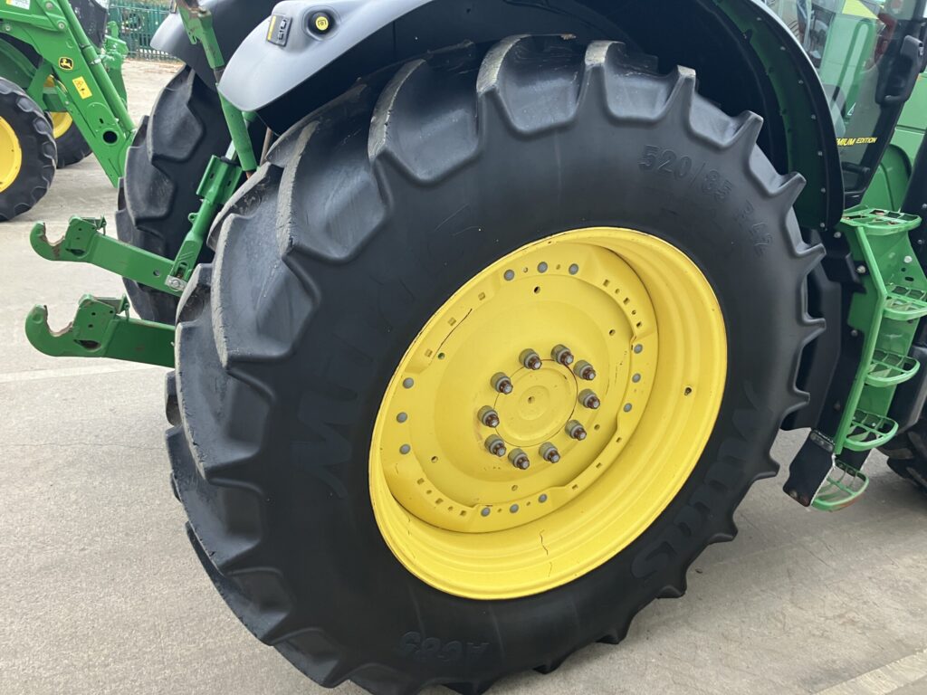 John Deere 6215R - Image 23