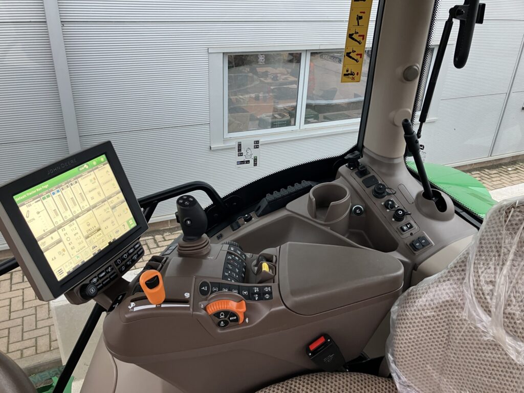 John Deere 6215R - Image 35