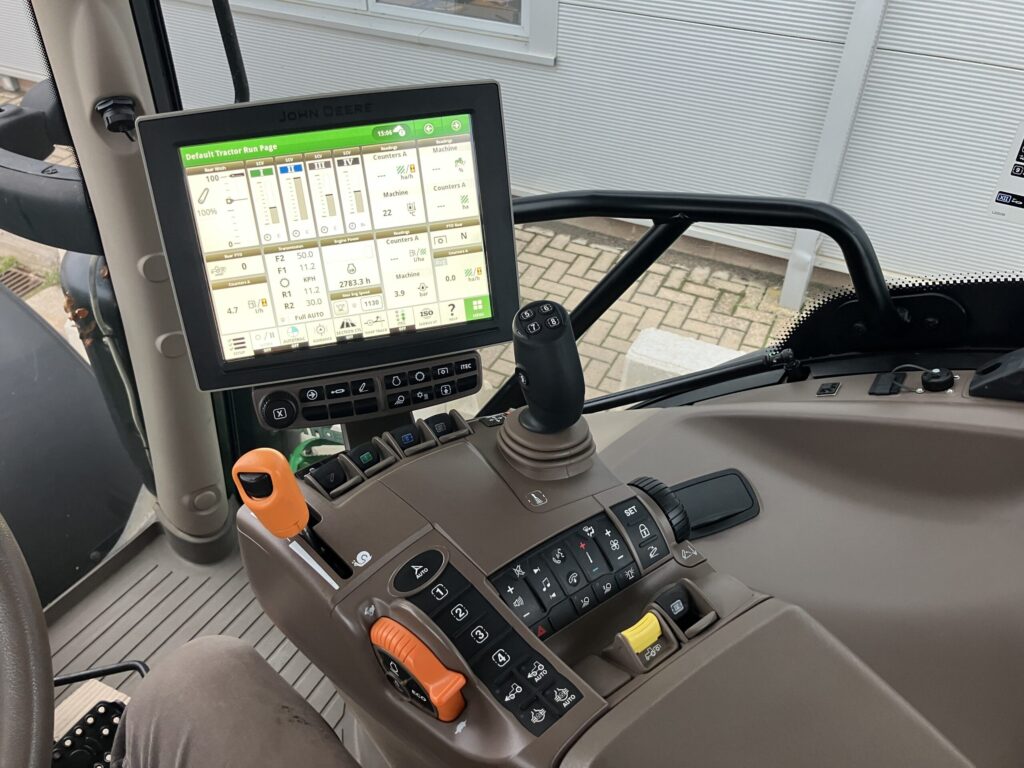 John Deere 6215R - Image 38