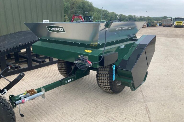 Turfco METE-R-MATIC XL Top Dresser