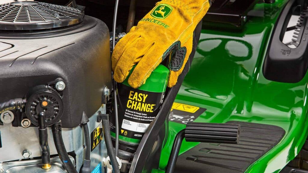John Deere X167 Ride-on Lawnmower - Image 3