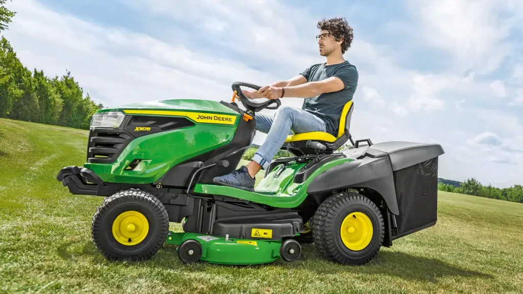 John Deere X167R Ride-on Lawnmower - Image 7