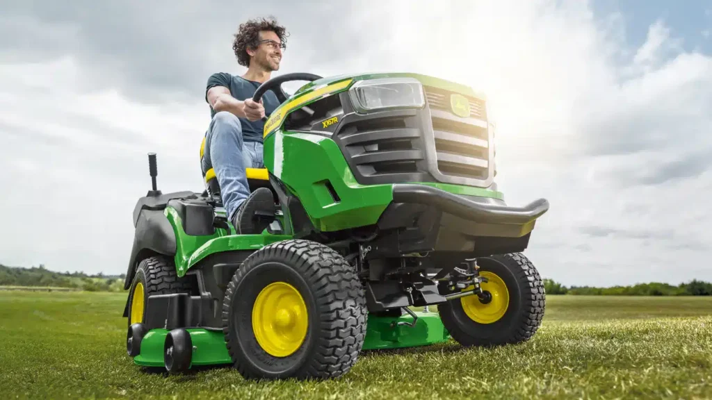 John Deere X167R Ride-on Lawnmower - Image 5