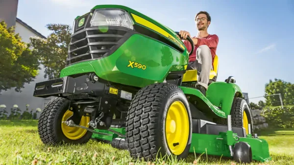 John Deere X590 Ride-on Lawnmower - Image 4