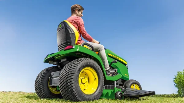 John Deere X590 Ride-on Lawnmower - Image 3