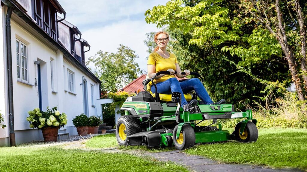 John Deere Z320R ZTrack Zero Turn Mower - Image 3