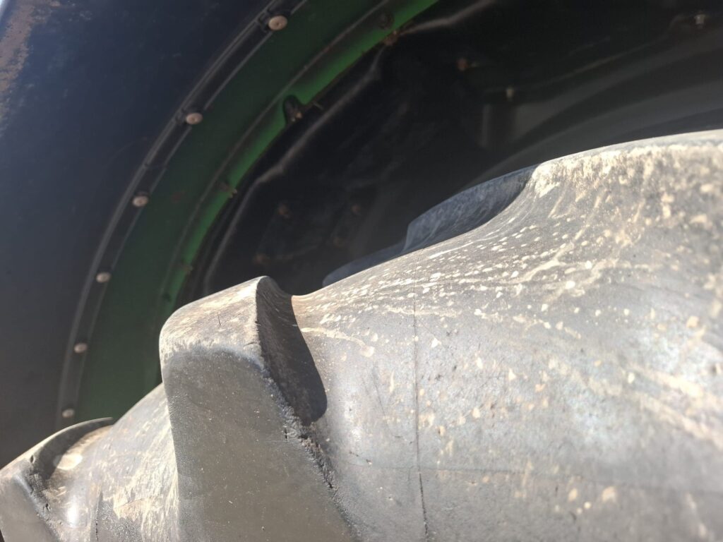 John Deere 6135R - Image 12