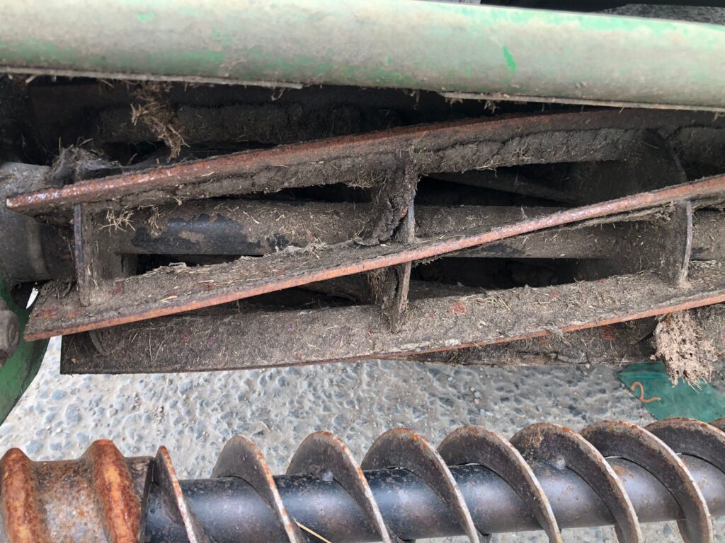 John Deere 2653A utility triple mower - Image 9